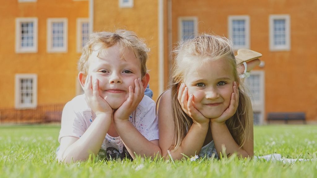 Boy and girl in Pittencrieff park